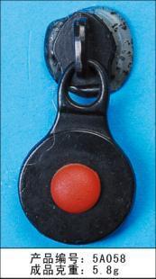 匠心定制，品质铸就——专业生产锌合金服饰箱包拉头、商标及五金配件，专注渔具配件解决方案